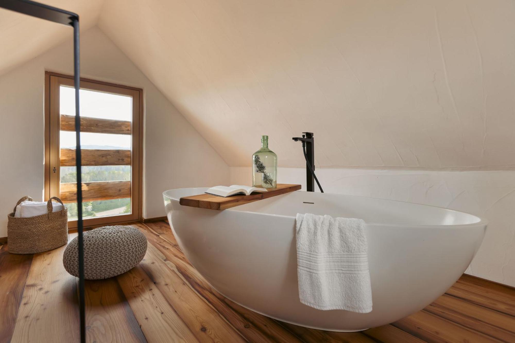 Am Wildbachberg - Luxus Ferienhaeuser Mit Infinitypool, Privatsauna Und Weinkeller Deutschlandsberg Exterior photo
